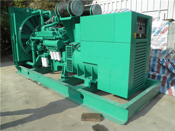 甘孜出租发电机 发电机组厂家：柴油发电机组的控制屏的作用是什么？