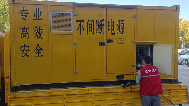 甘孜柴油发电机组和UPS电源配合使用时，如何避免切换过程中的电力中断？